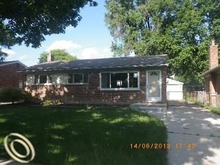 18282 Delaware Ave, Redford, MI 48240