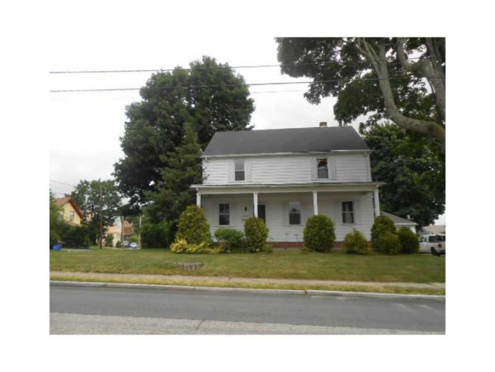 28 Lawrence St, Cranston, RI 02920