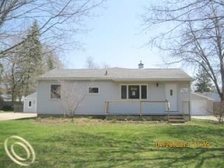 241 Clayburn Blvd, Waterford, MI 48327