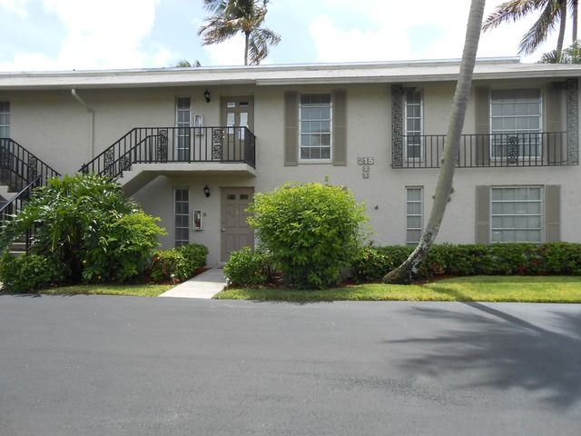 215 Palm Dr Apt 2, Naples, FL 34112