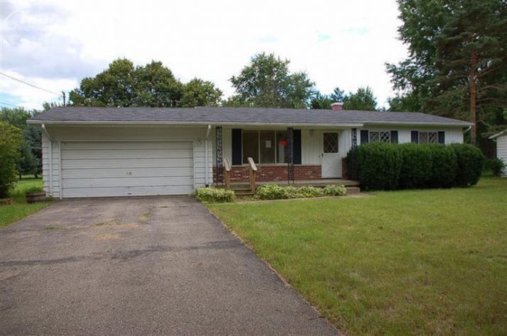 3270 Eastgate St, Burton, MI 48519