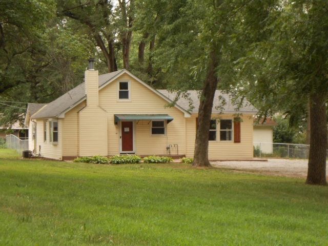 1929 Barford Rd, Liberty, MO 64068