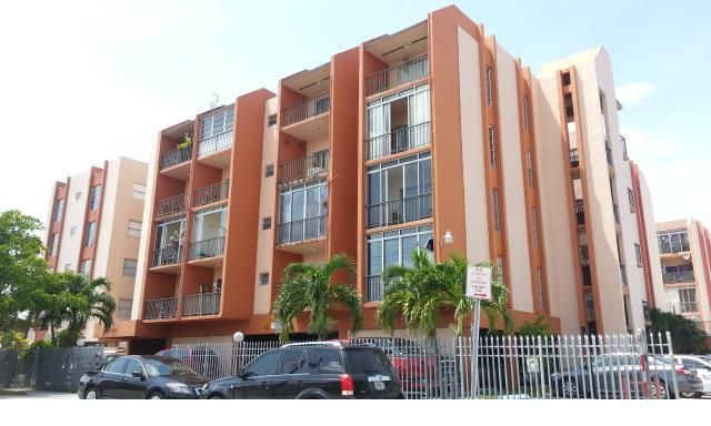 305 W 68 St 218, Hialeah, FL 33014