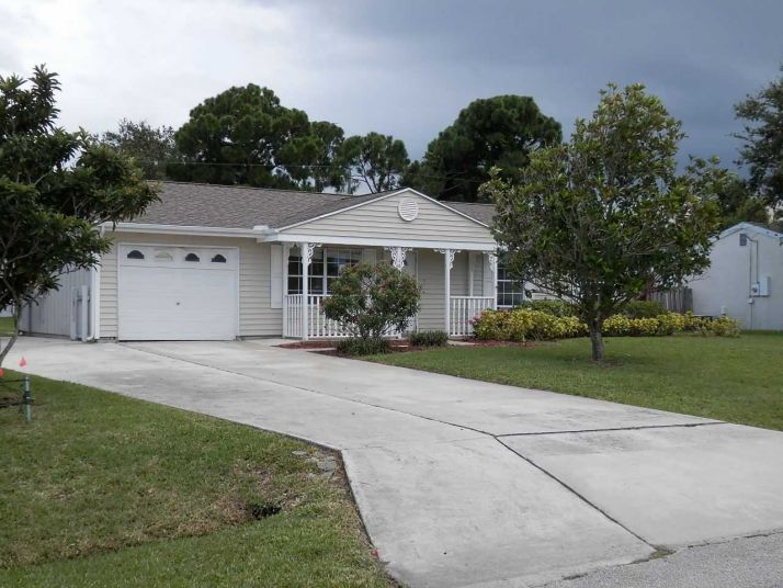 1662 South East Grapelan, Port Saint Lucie, FL 34952