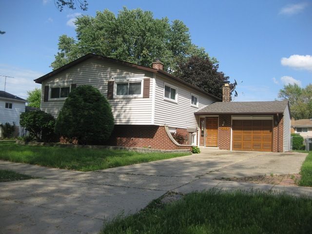 333 Lawn Ln, Des Plaines, IL 60016