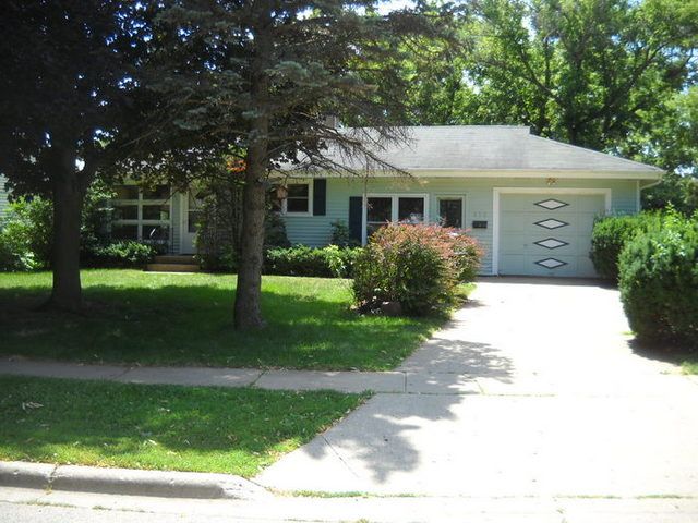 253 Union St, Crystal Lake, IL 60014