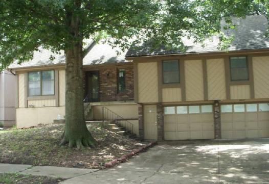 6807 E 144th St, Grandview, MO 64030