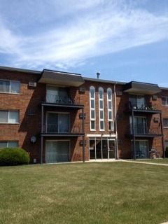 5727 128th St Apt 6, Midlothian, IL 60445