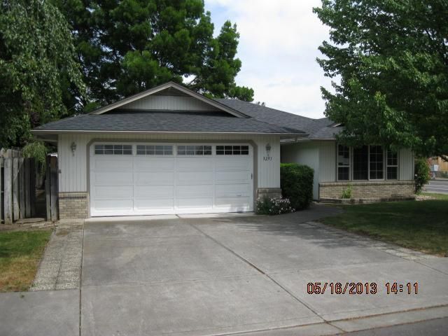 3291 Ford Dr, Medford, OR 97504