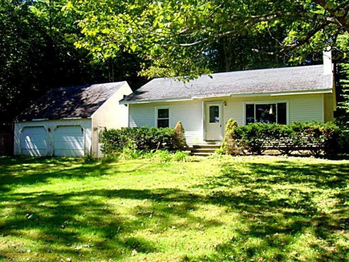 80 Meadow Rd, Raymond, ME 04071