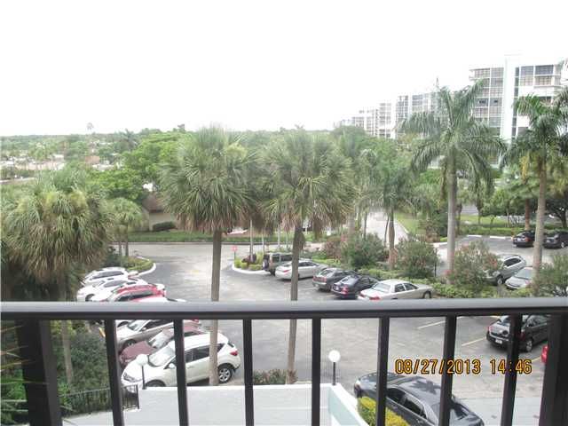 200 LESLIE DR # 527, Hallandale, FL 33009