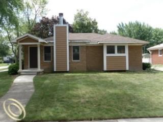 22028 Grossedale St, Saint Clair Shores, MI 48082