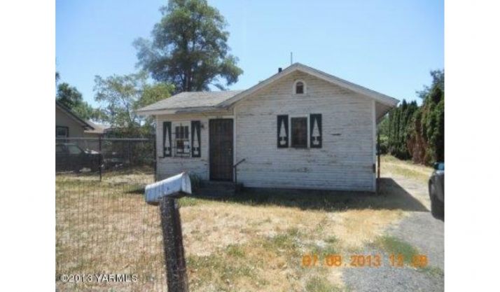 1814 Ross Ln, Yakima, WA 98903