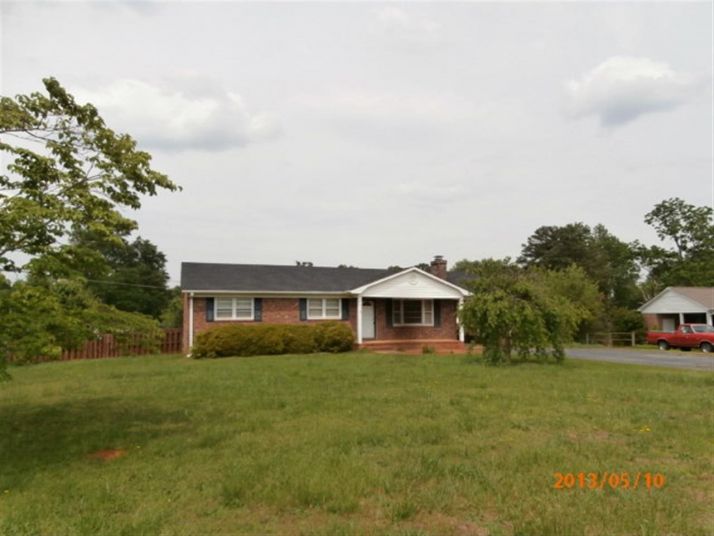 121 Edison Cir, Spartanburg, SC 29303