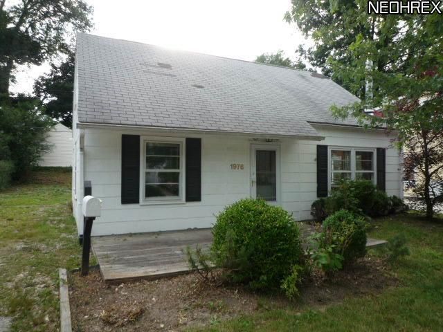 1976 Victoria St, Cuyahoga Falls, OH 44221