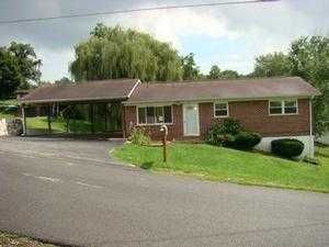 322 Carter Ave, Crab Orchard, WV 25827