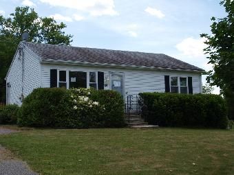 29 Marie St, Plainfield, CT 06374