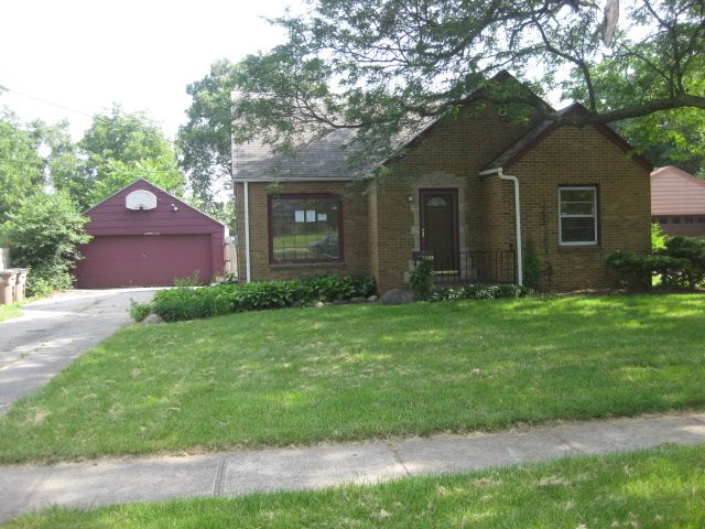 1520 Locust St, West Des Moines, IA 50265