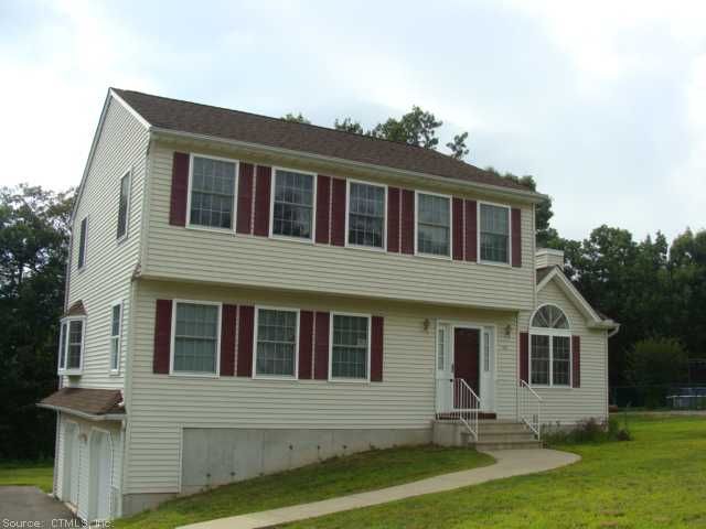 152 Applewood Ln, Naugatuck, CT 06770