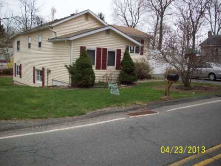 109 Monroe Trl, Hopatcong, NJ 07843