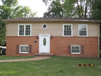 613 W Poplar Rd, Sterling, VA 20164