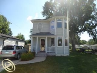 28200 Florence St, Saint Clair Shores, MI 48081