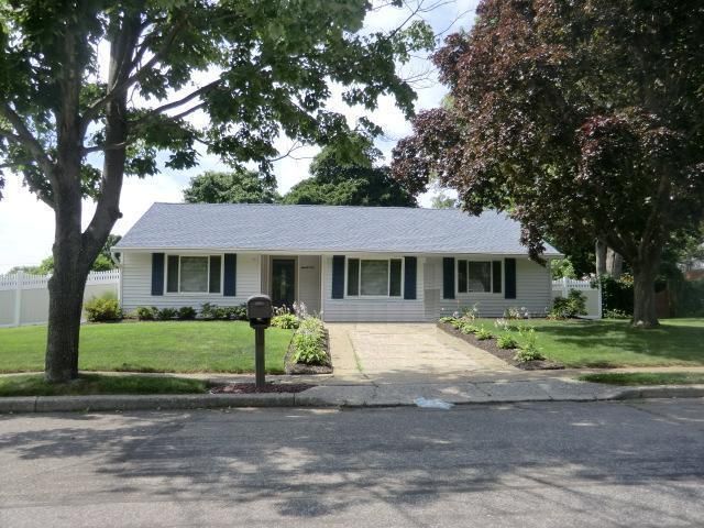 21 Monterey Lane, Centereach, NY 11720