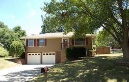 405 SE Annette St, Lees Summit, MO 64063