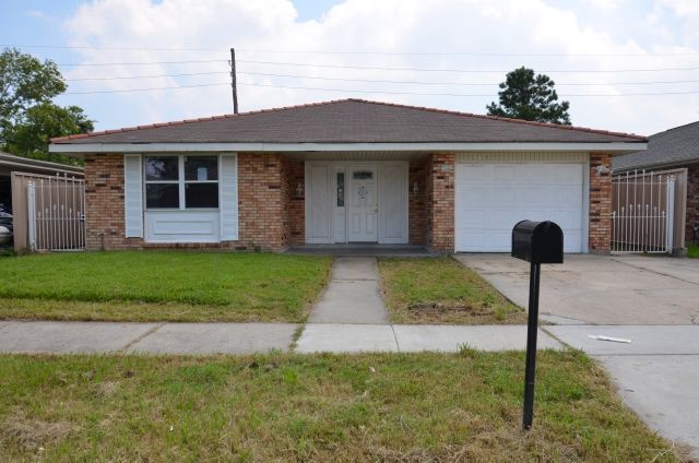 2213 Creely Dr, Chalmette, LA 70043