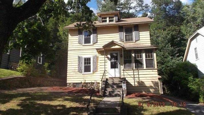 12 Rob Roy Rd, Worcester, MA 01602