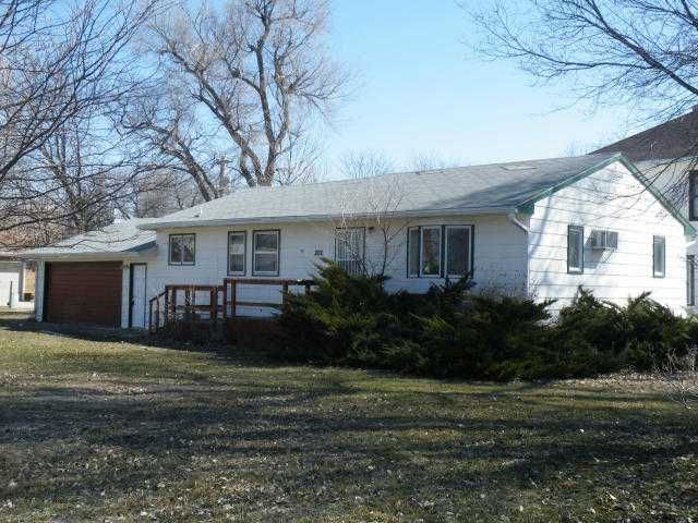 202 N 6th Ave, Woonsocket, SD 57385
