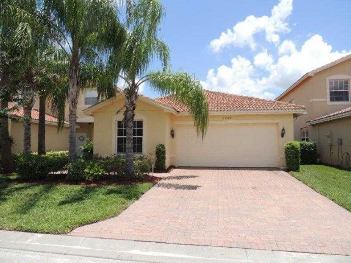 11067 Lancewood St, Fort Myers, FL 33913