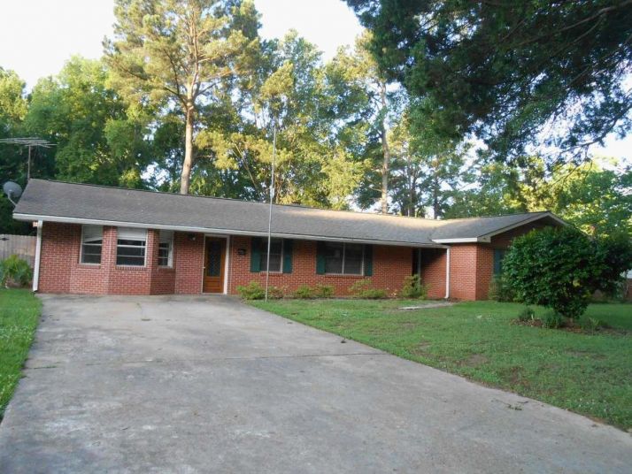 1233 Deerfield Lane, Jackson, MS 39211