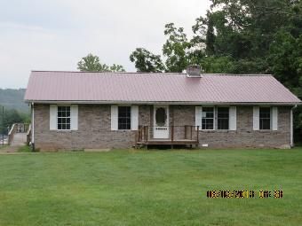 124 W Swan St, Centerville, TN 37033