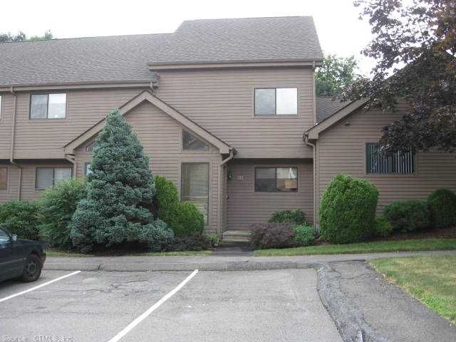 35 Canterbury Ct, Middletown, CT 06457