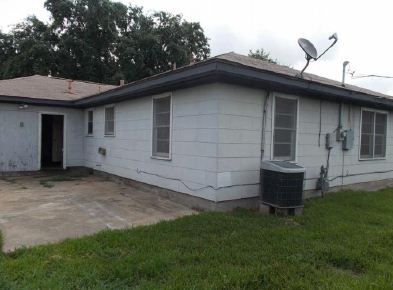 2043 Owens Ave, Groves, TX 77619