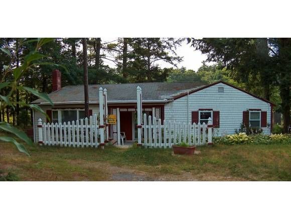 85 Riverside Dr, Fremont, NH 03044