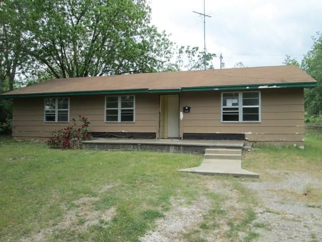 9 E Norma Ave, Sulphur, OK 73086