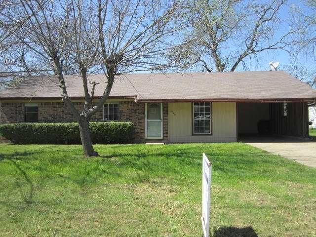 1127 E James St, Cleburne, TX 76031