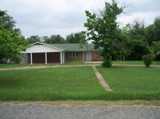 1304 Barnes St, Pocola, OK 74902