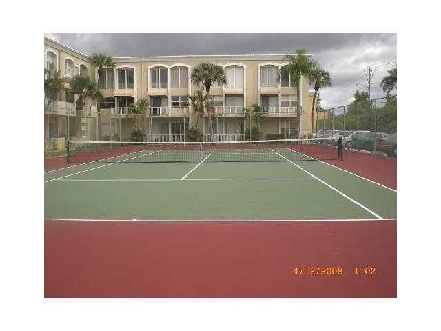 17911 NW 68 AV # P-209, Hialeah, FL 33015