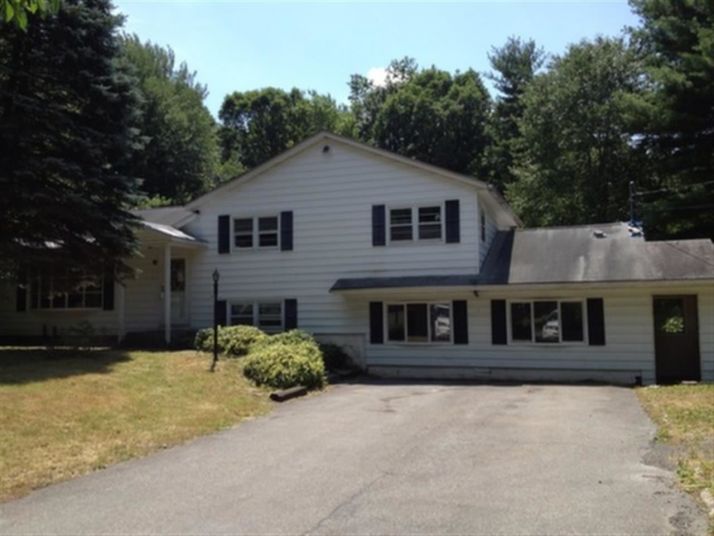 21 Tracy Rd, New Paltz, NY 12561