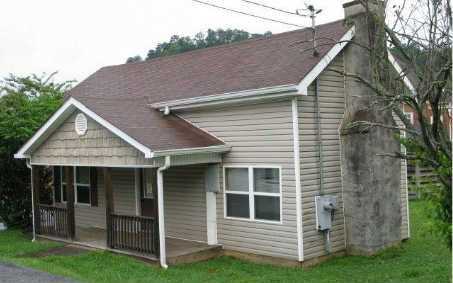 49 E Oak St, Ellijay, GA 30540