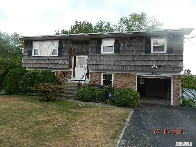 3 Waltie Ct, West Babylon, NY 11704