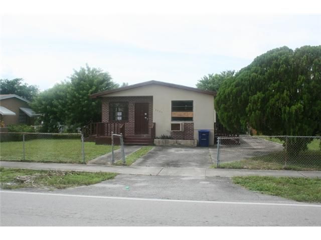 2920 Nw 211th St, Opa Locka, FL 33056