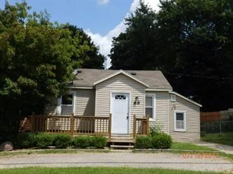 68 North Roslyn Ro, Waterford, MI 48328