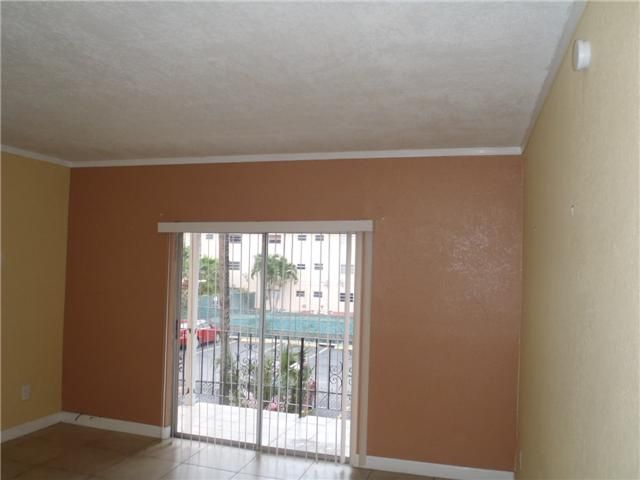 1305 W 53 ST # 428, Hialeah, FL 33012