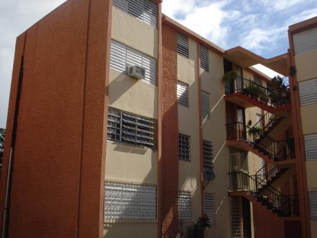 Edificio D44 Apt 207 Los Naranjales, Carolina, PR 00985