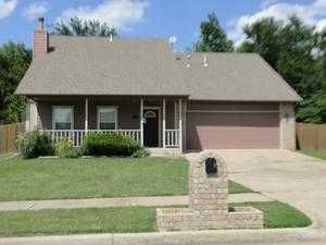 2704 Parkwood Ct, Claremore, OK 74017