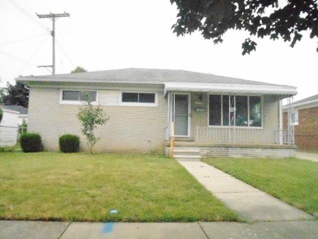 25075 Pattow St, Roseville, MI 48066